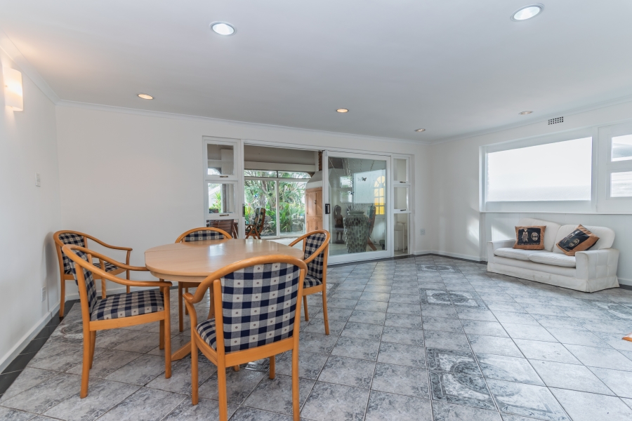 6 Bedroom Property for Sale in Kommetjie Western Cape